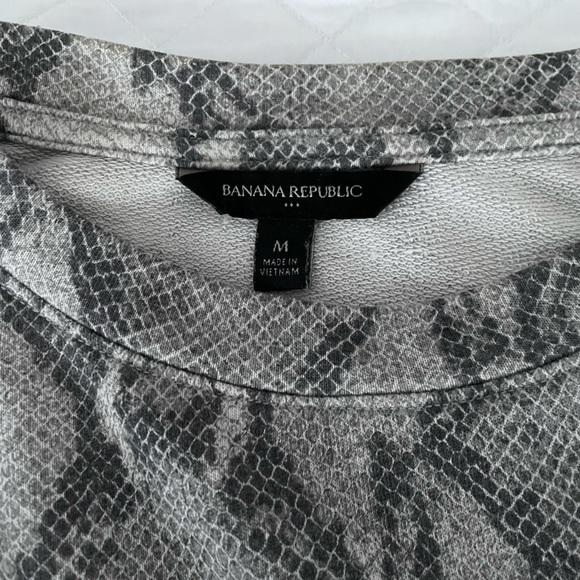 Banana Republic Snakeskin Print Long Sleeves Sweatshirt Size:M Gray - Picture 5 of 5